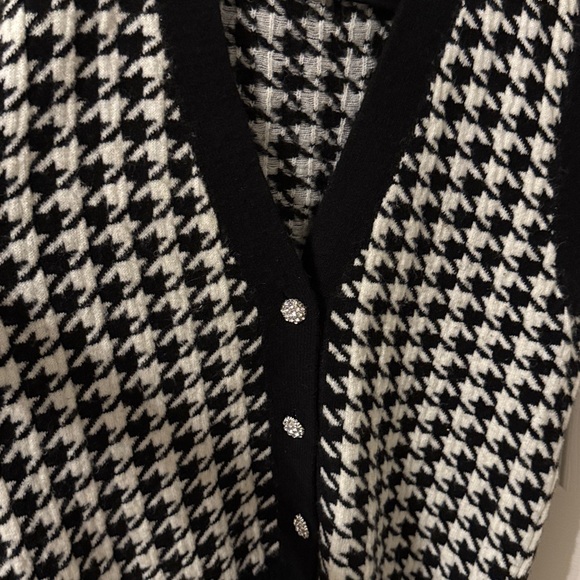Mango Black and White Houndstooth V-Neck Sweater Vest - Picture 2 of 3